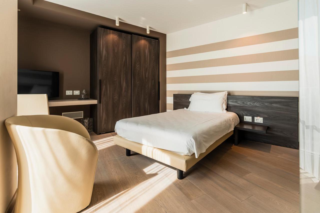 Suites Hotel Astor Беллуно Экстерьер фото